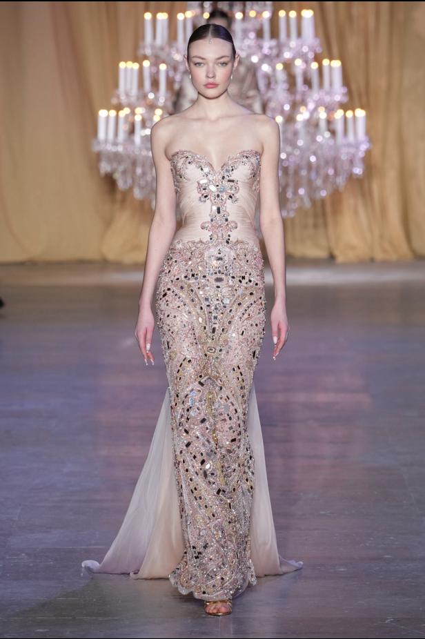 مجموعة زهير مراد تحاكي رقي المرأة في باريس