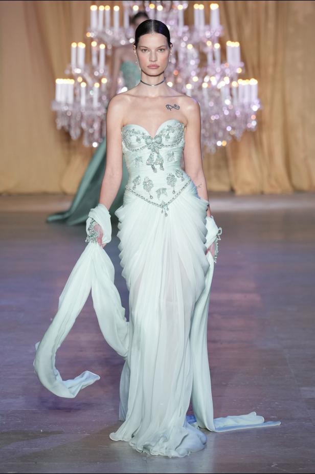 مجموعة زهير مراد تحاكي رقي المرأة في باريس