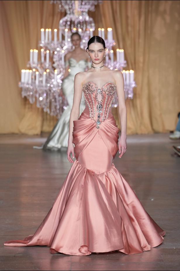 مجموعة زهير مراد تحاكي رقي المرأة في باريس