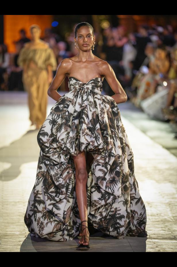 احتفالية الـ 60 عاماً لأوسكار دي لا رينتا... رحلة عاطفية إلى الجذور الدومينيكية