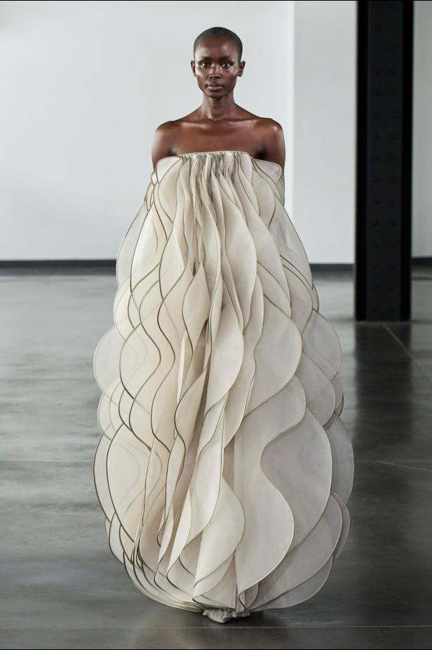 مجموعة رامي العلي للأزياء الراقية لربيع 2026... حوار بين الحركة والأنوثة العصرية