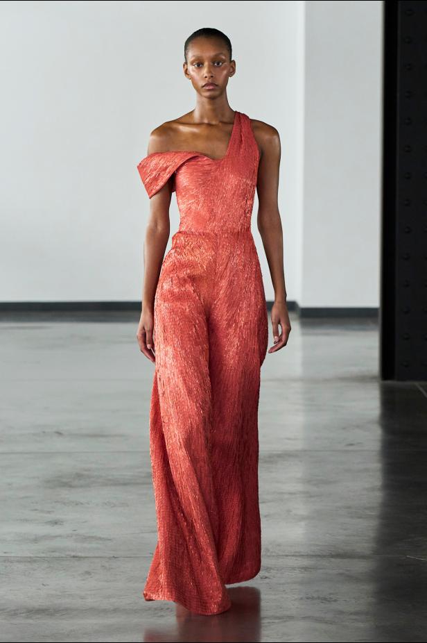 مجموعة رامي العلي للأزياء الراقية لربيع 2026... حوار بين الحركة والأنوثة العصرية