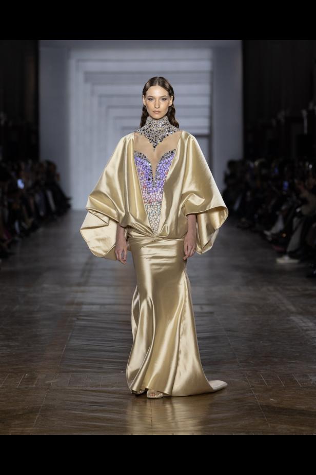 مجموعة طوني ورد للأزياء الراقية... عندما يرتدي الضوء أزياءً راقية