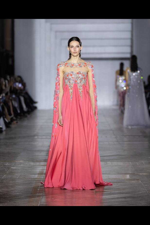 مجموعة طوني ورد للأزياء الراقية... عندما يرتدي الضوء أزياءً راقية