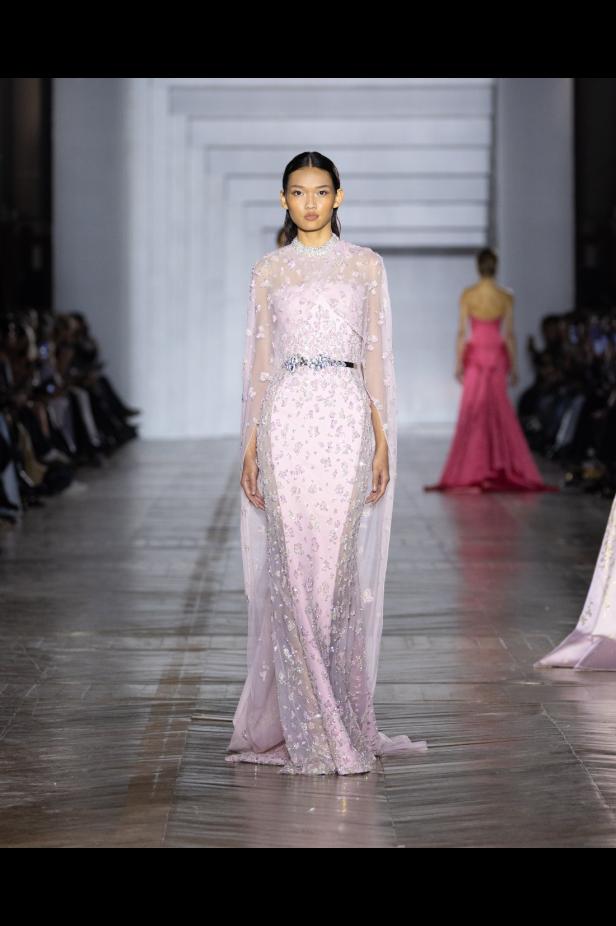 مجموعة طوني ورد للأزياء الراقية... عندما يرتدي الضوء أزياءً راقية