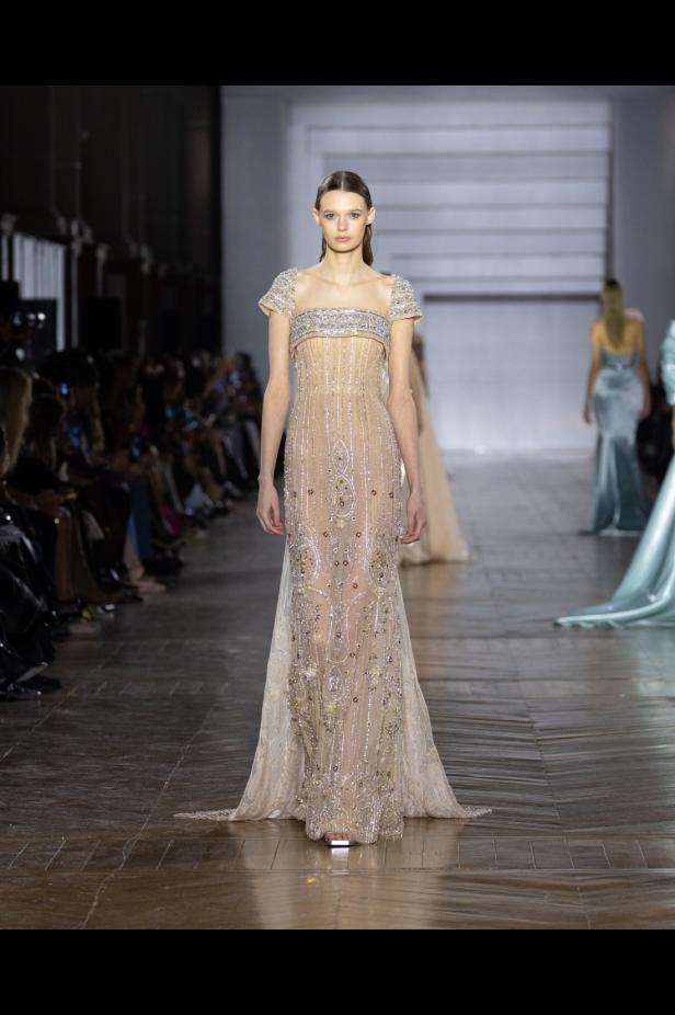 مجموعة طوني ورد للأزياء الراقية... عندما يرتدي الضوء أزياءً راقية