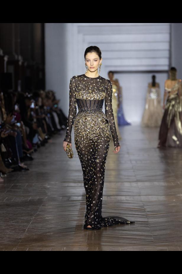 مجموعة طوني ورد للأزياء الراقية... عندما يرتدي الضوء أزياءً راقية