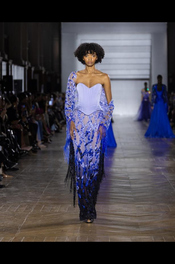 مجموعة طوني ورد للأزياء الراقية... عندما يرتدي الضوء أزياءً راقية