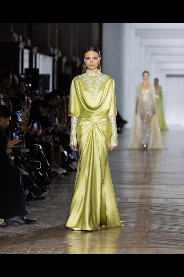 مجموعة طوني ورد للأزياء الراقية... عندما يرتدي الضوء أزياءً راقية