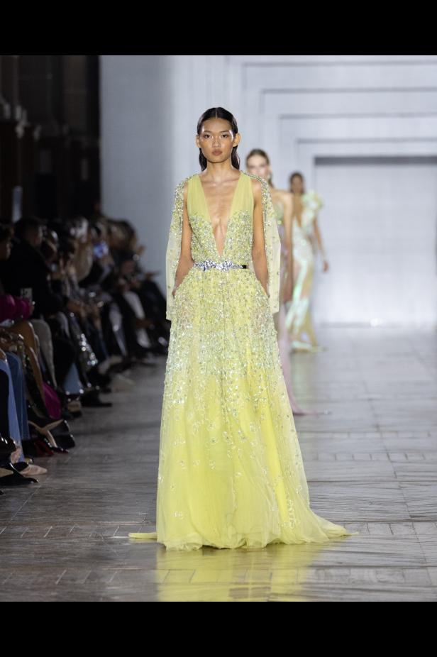 مجموعة طوني ورد للأزياء الراقية... عندما يرتدي الضوء أزياءً راقية