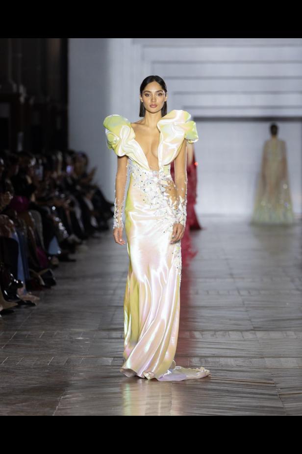 مجموعة طوني ورد للأزياء الراقية... عندما يرتدي الضوء أزياءً راقية