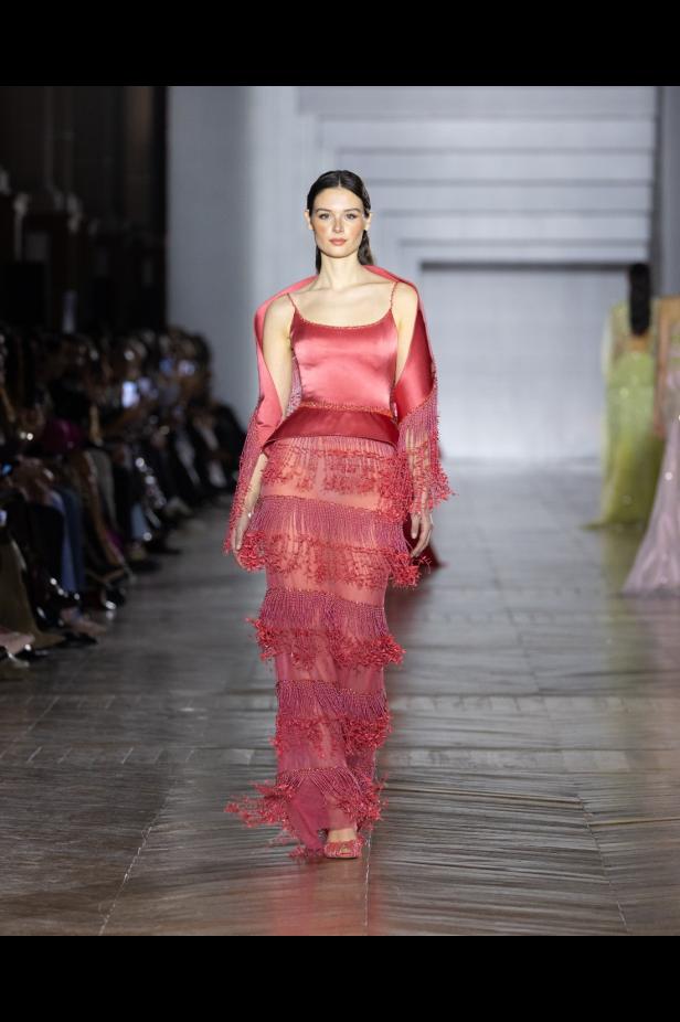 مجموعة طوني ورد للأزياء الراقية... عندما يرتدي الضوء أزياءً راقية