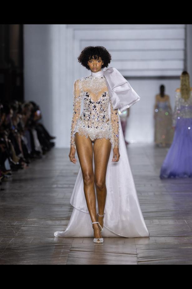 مجموعة طوني ورد للأزياء الراقية... عندما يرتدي الضوء أزياءً راقية