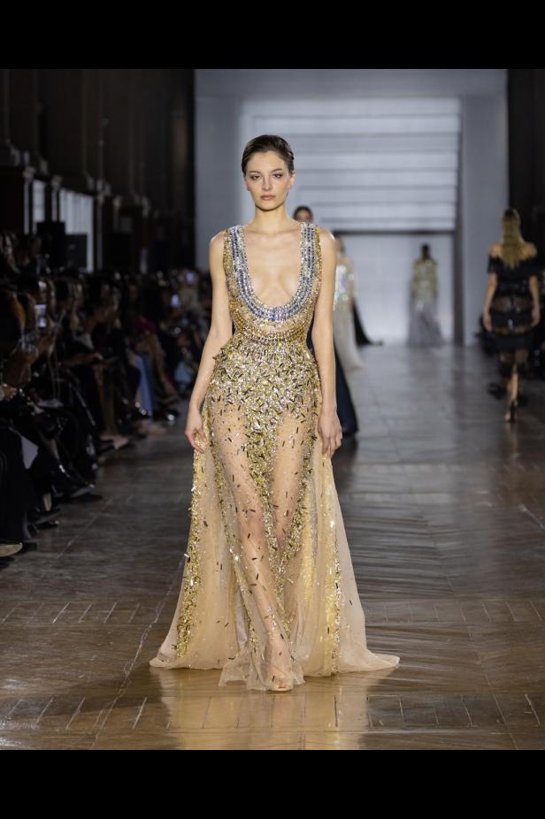 مجموعة طوني ورد للأزياء الراقية... عندما يرتدي الضوء أزياءً راقية