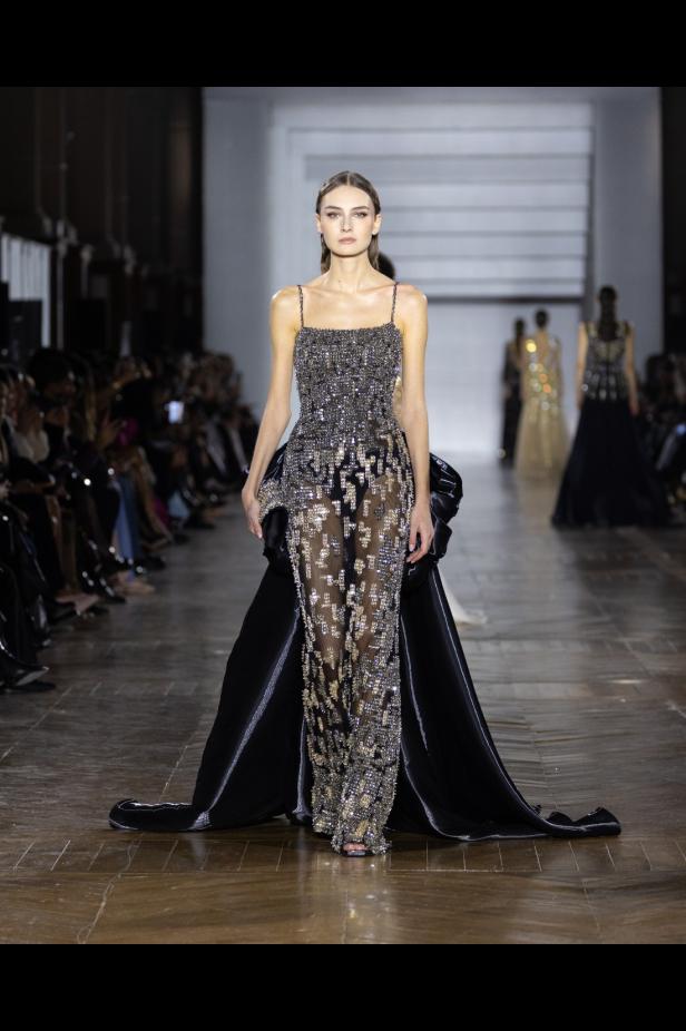 مجموعة طوني ورد للأزياء الراقية... عندما يرتدي الضوء أزياءً راقية