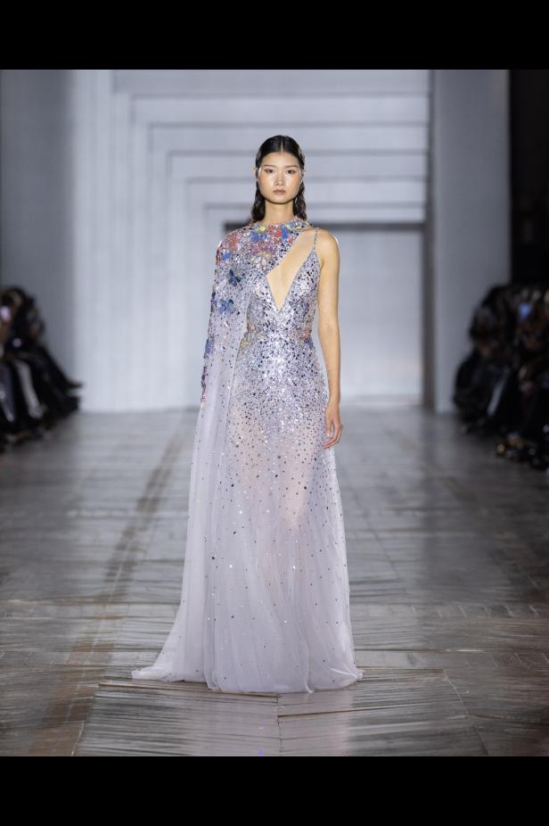 مجموعة طوني ورد للأزياء الراقية... عندما يرتدي الضوء أزياءً راقية