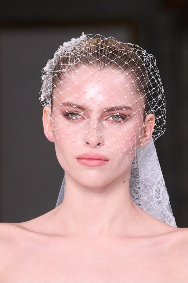 Tamara Ralph تطلق قصيدة للأناقة العصرية لموسم ربيع وصيف 2026 في مجموعة La Lumière Dorée