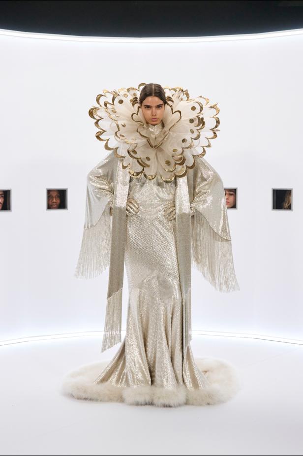  مجموعة Specula Mundi من فالنتينو للهوت كوتور.. دعوة  للتوقف وإعادة النظر في علاقتنا بالموضة