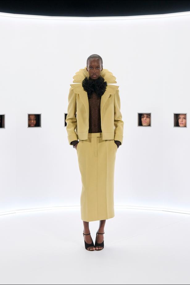  مجموعة Specula Mundi من فالنتينو للهوت كوتور.. دعوة  للتوقف وإعادة النظر في علاقتنا بالموضة