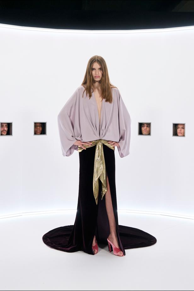  مجموعة Specula Mundi من فالنتينو للهوت كوتور.. دعوة  للتوقف وإعادة النظر في علاقتنا بالموضة