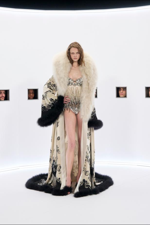  مجموعة Specula Mundi من فالنتينو للهوت كوتور.. دعوة  للتوقف وإعادة النظر في علاقتنا بالموضة