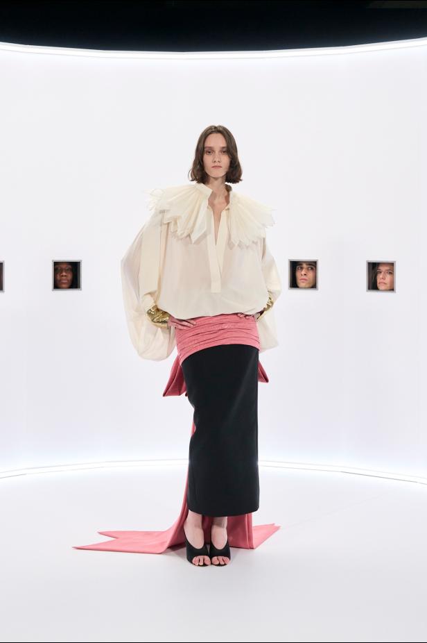  مجموعة Specula Mundi من فالنتينو للهوت كوتور.. دعوة  للتوقف وإعادة النظر في علاقتنا بالموضة