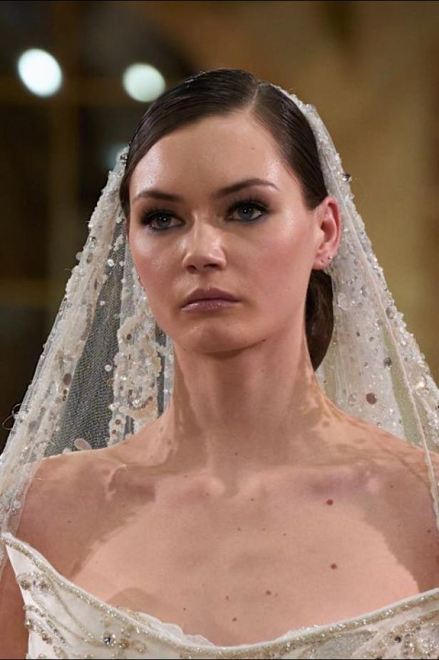 مجموعة روبير أبي نادر للأزياء الراقية 2026