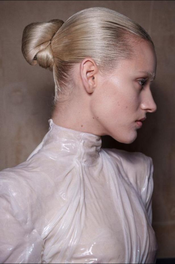 محمد آشي يقدّم "البدايات" في مجموعة ربيع وصيف 2026 للأزياء الراقية