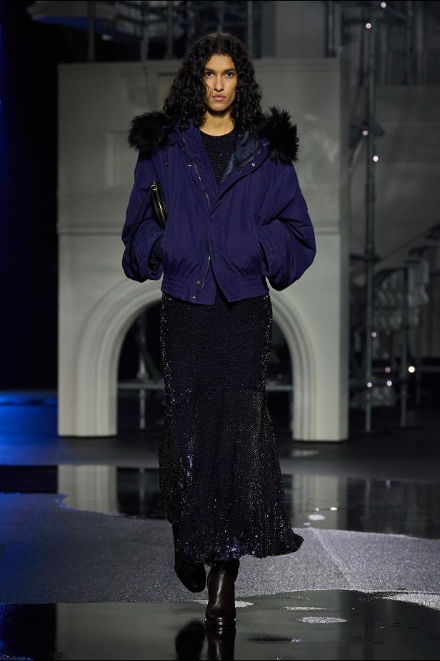 ‎"‎الترنش كوت" يتحدى مطر لندن بأناقة عصرية في مجموعة ‏Burberry‏ لخريف 2026 ‏