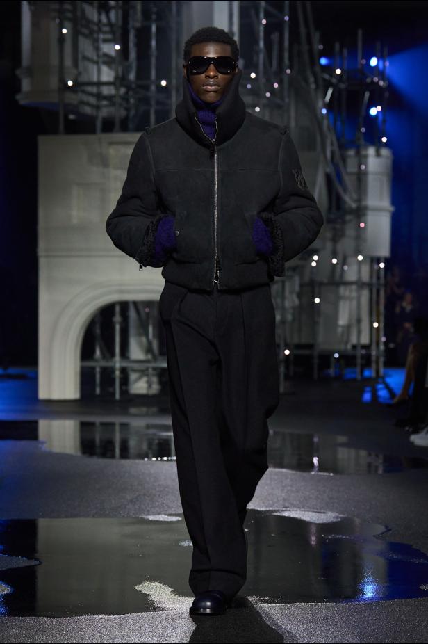 ‎"‎الترنش كوت" يتحدى مطر لندن بأناقة عصرية في مجموعة ‏Burberry‏ لخريف 2026 ‏