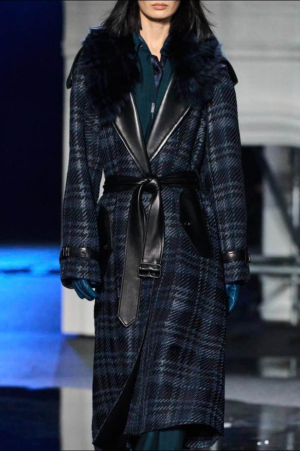 ‎"‎الترنش كوت" يتحدى مطر لندن بأناقة عصرية في مجموعة ‏Burberry‏ لخريف 2026 ‏