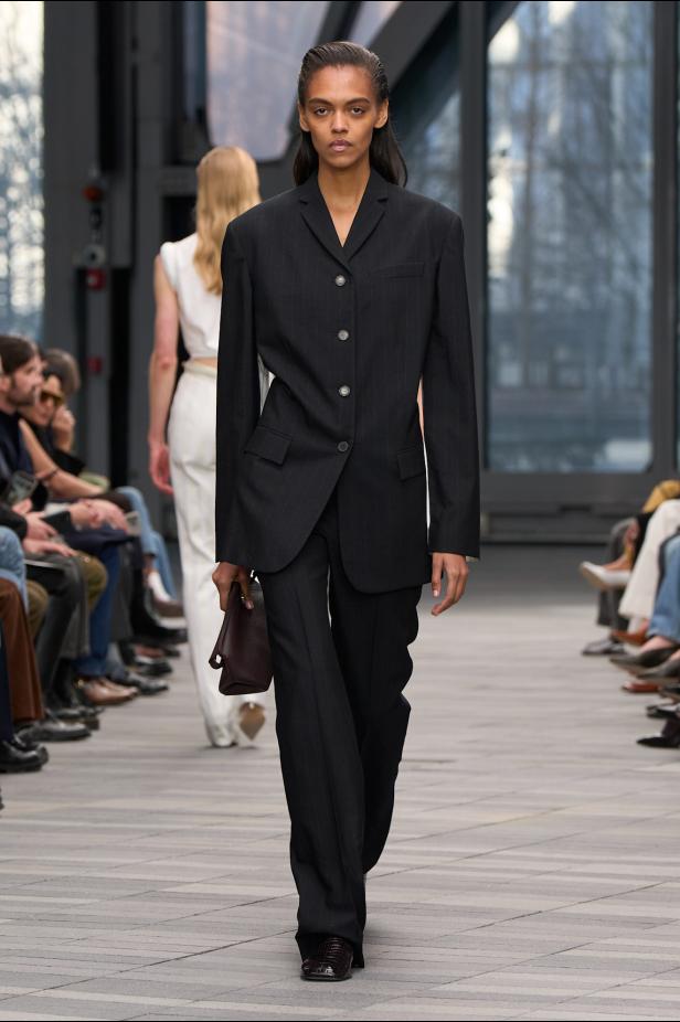 مجموعة كالفين كلاين لخريف 2026.. فن البساطة