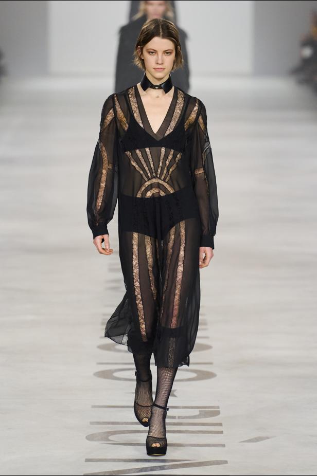 كيوري ترفع شعار "خزانة للجميع‎"‎‏ في أول عرض لها مع ‏Fendi‏ لموسم خريف 2026‏