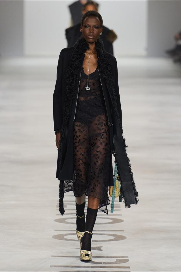 كيوري ترفع شعار "خزانة للجميع‎"‎‏ في أول عرض لها مع ‏Fendi‏ لموسم خريف 2026‏