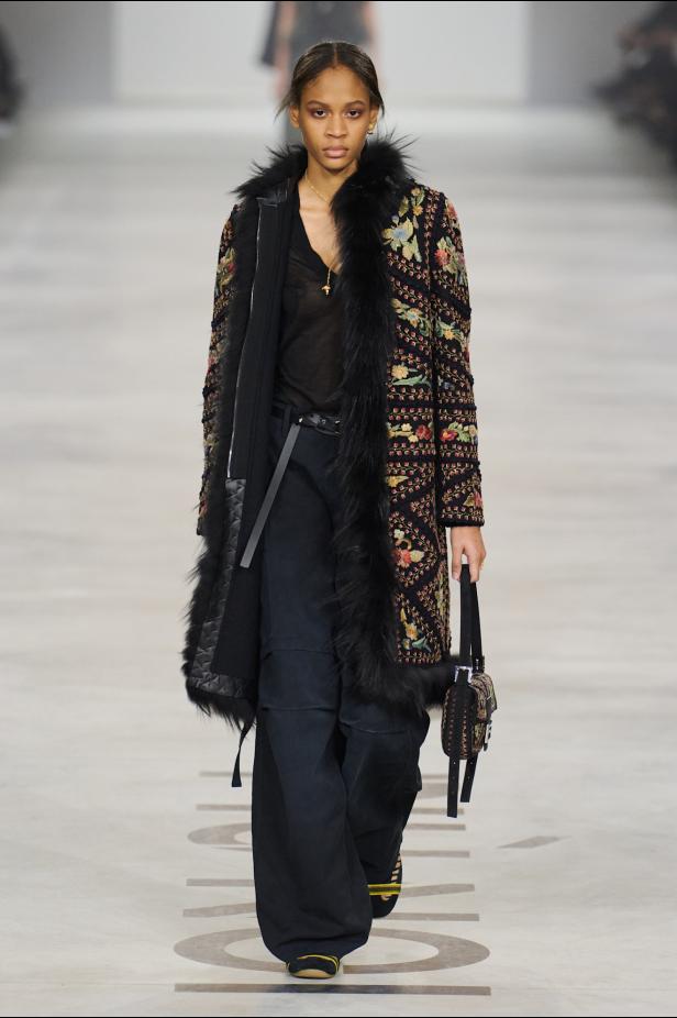 كيوري ترفع شعار "خزانة للجميع‎"‎‏ في أول عرض لها مع ‏Fendi‏ لموسم خريف 2026‏