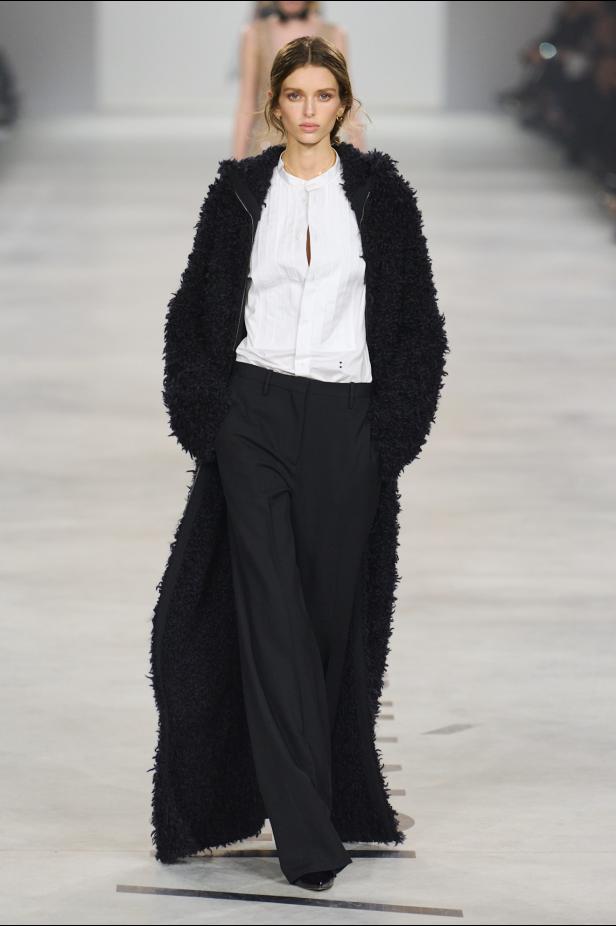 كيوري ترفع شعار "خزانة للجميع‎"‎‏ في أول عرض لها مع ‏Fendi‏ لموسم خريف 2026‏