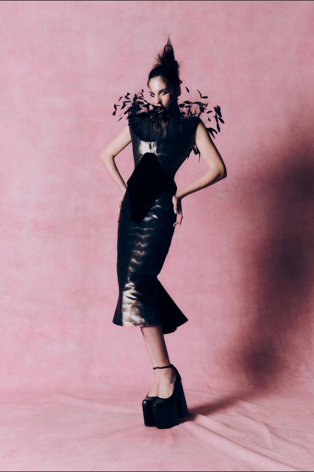 عودة الماكسماليزم في أبهى تجلياتها المسرحية في مجموعة Harris Reed لخريف و شتاء 2026 للملابس الجاهزة