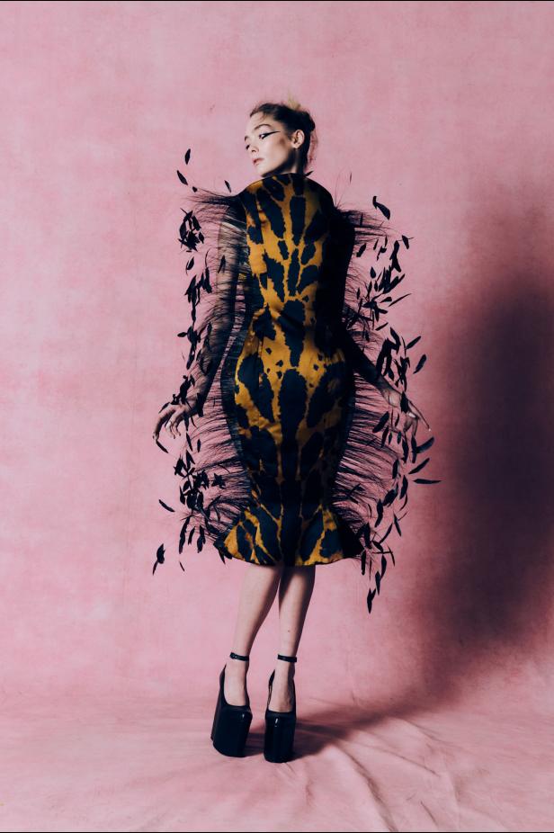 عودة الماكسماليزم في أبهى تجلياتها المسرحية في مجموعة Harris Reed لخريف و شتاء 2026 للملابس الجاهزة