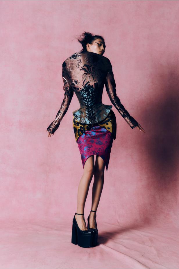 عودة الماكسماليزم في أبهى تجلياتها المسرحية في مجموعة Harris Reed لخريف و شتاء 2026 للملابس الجاهزة