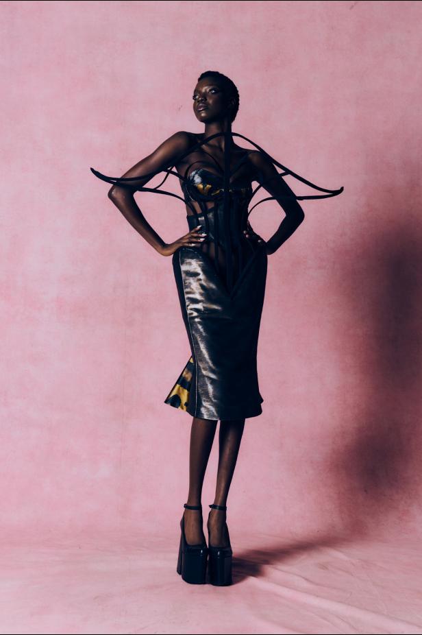 عودة الماكسماليزم في أبهى تجلياتها المسرحية في مجموعة Harris Reed لخريف و شتاء 2026 للملابس الجاهزة