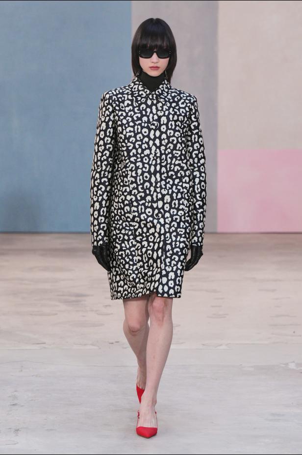  مجموعة كارولينا هيريرا لخريف 2026 تكريم للمرأة القوية والمثقفة