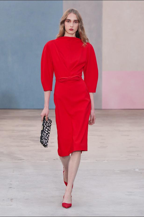  مجموعة كارولينا هيريرا لخريف 2026 تكريم للمرأة القوية والمثقفة