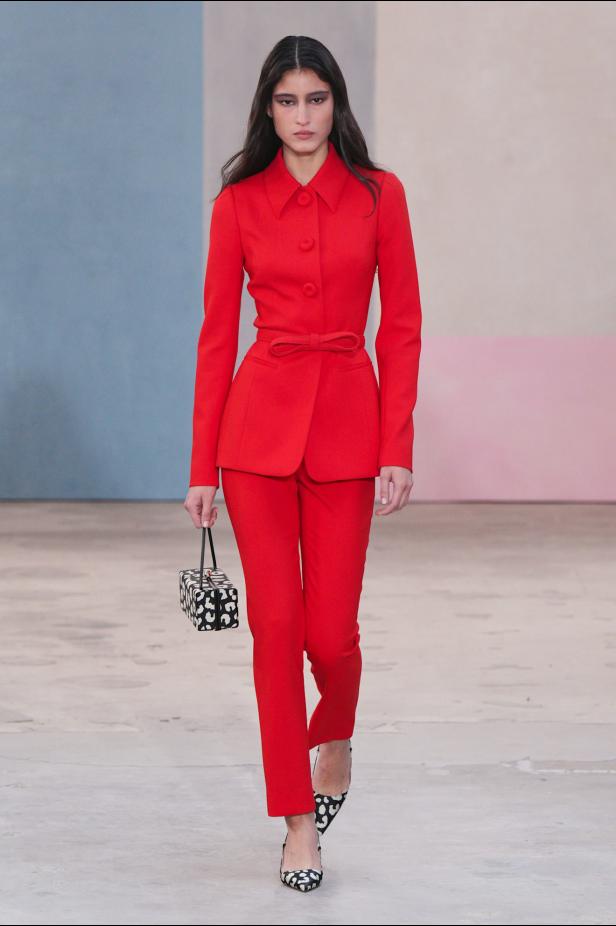  مجموعة كارولينا هيريرا لخريف 2026 تكريم للمرأة القوية والمثقفة