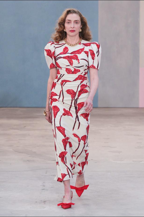  مجموعة كارولينا هيريرا لخريف 2026 تكريم للمرأة القوية والمثقفة