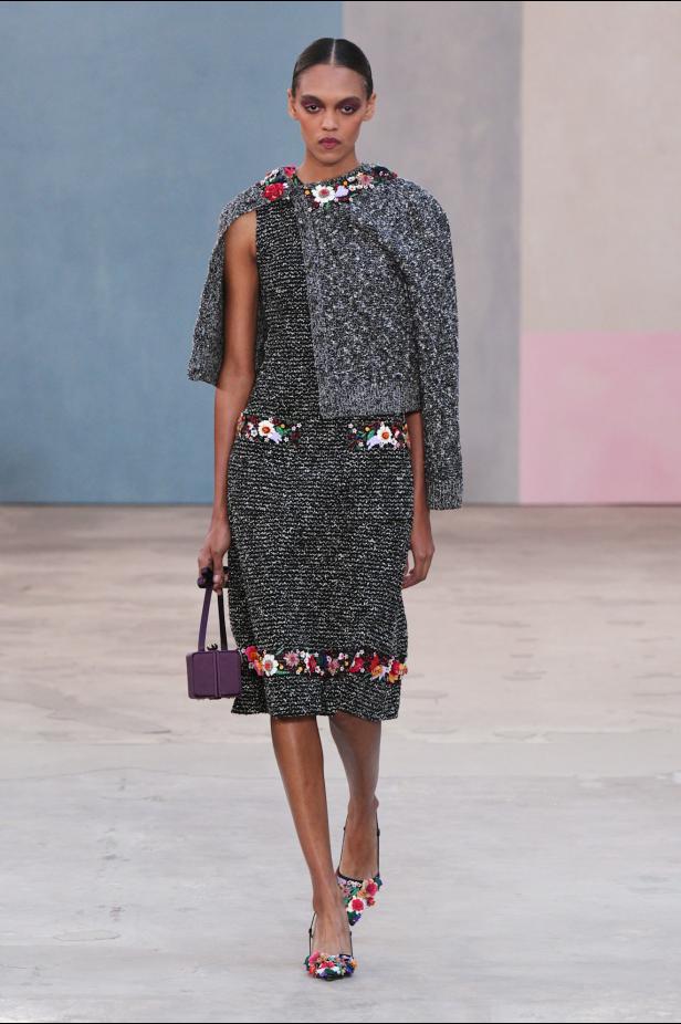  مجموعة كارولينا هيريرا لخريف 2026 تكريم للمرأة القوية والمثقفة