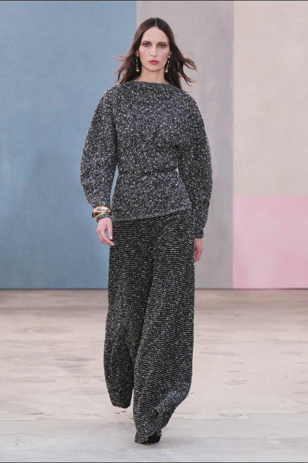  مجموعة كارولينا هيريرا لخريف 2026 تكريم للمرأة القوية والمثقفة