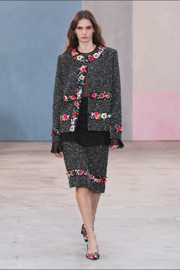  مجموعة كارولينا هيريرا لخريف 2026 تكريم للمرأة القوية والمثقفة