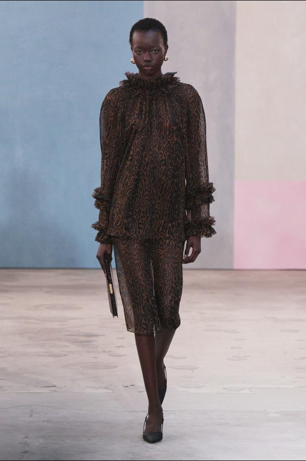  مجموعة كارولينا هيريرا لخريف 2026 تكريم للمرأة القوية والمثقفة