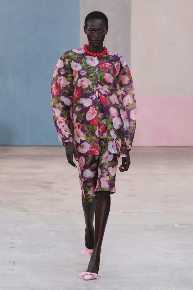  مجموعة كارولينا هيريرا لخريف 2026 تكريم للمرأة القوية والمثقفة