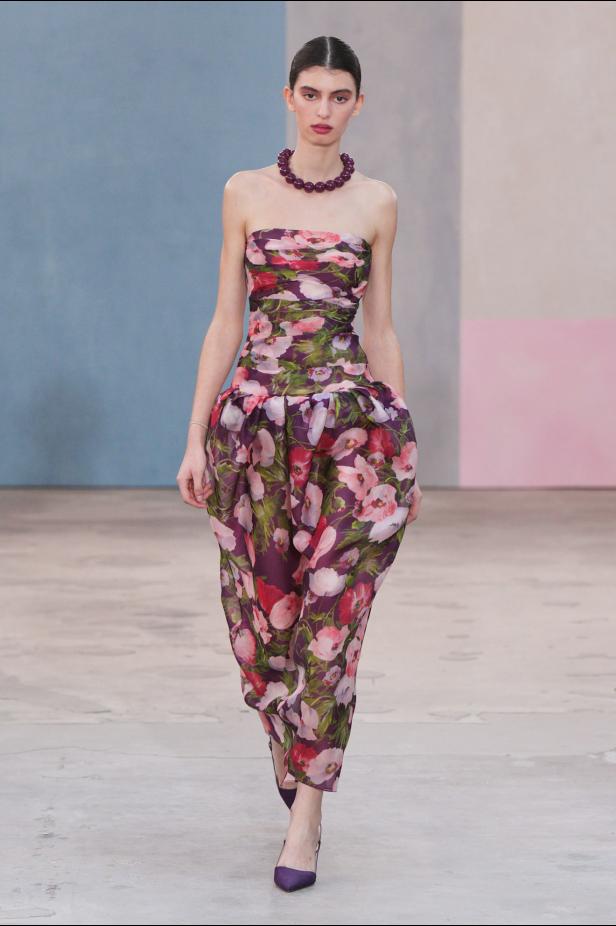  مجموعة كارولينا هيريرا لخريف 2026 تكريم للمرأة القوية والمثقفة